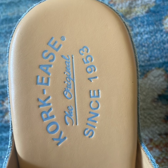 KORK-EASE Light Blue Suede Platform Slides. Comfy cute! - Picture 6 of 9
